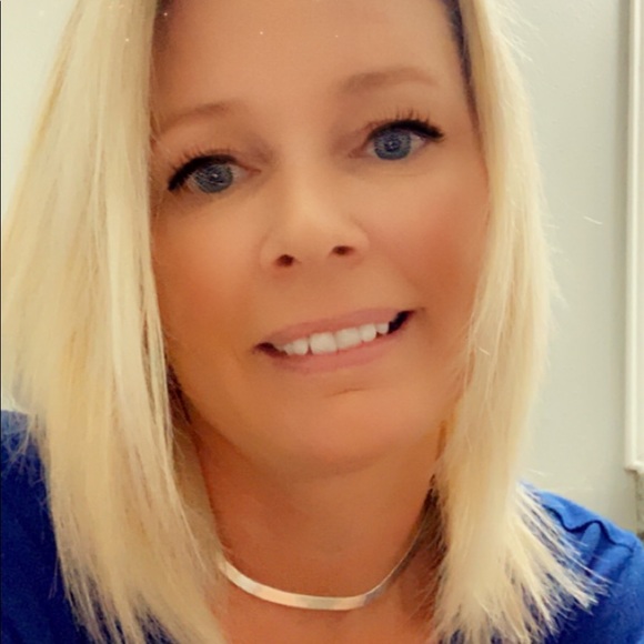 Meet your Posher, Sandy - Picture 1 of 1